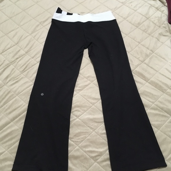 Lululemon Groove Pant with Black and White Patterned Waistband - Picture 3 of 5
